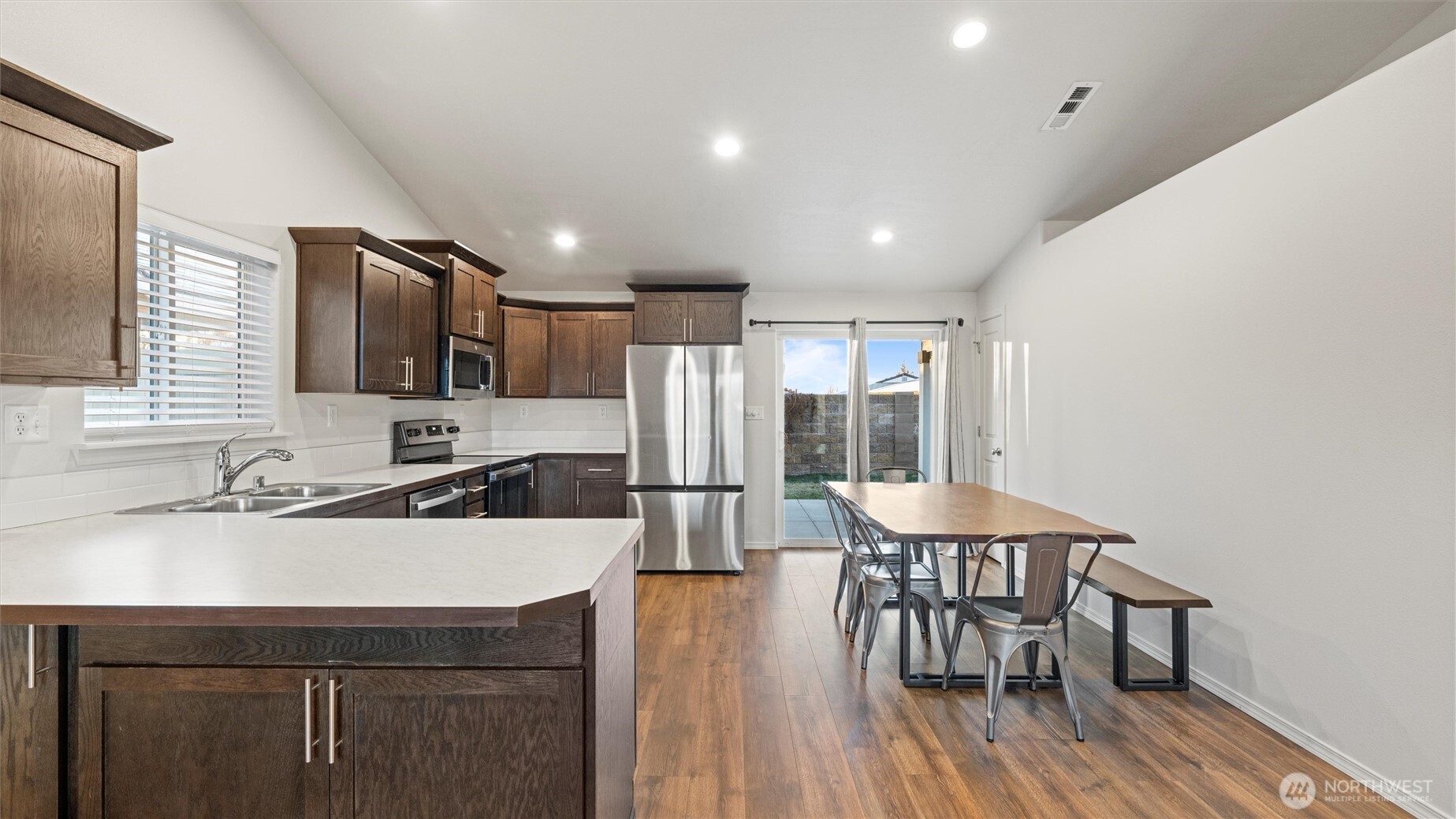 1029 West Sequoia Road Moses Lake, WA 98837 - Photo 6 of 21