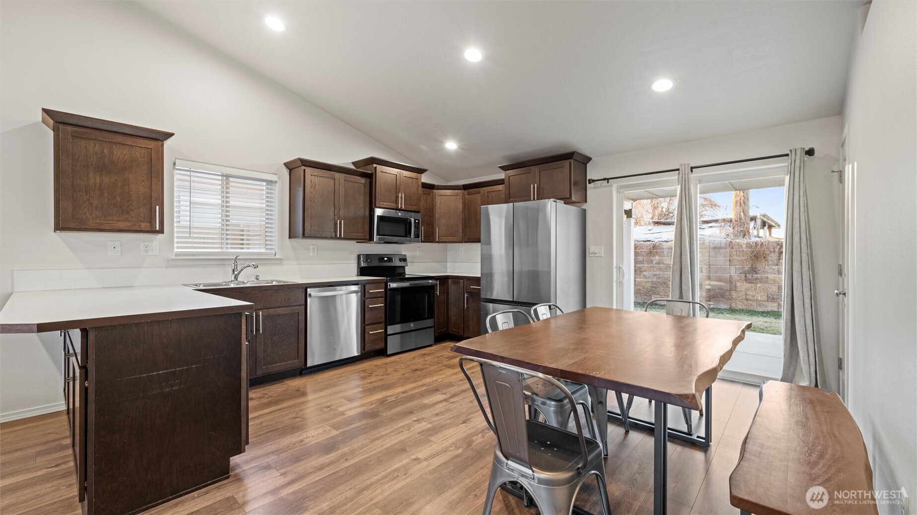 1029 West Sequoia Road Moses Lake, WA 98837 - Photo 7 of 21