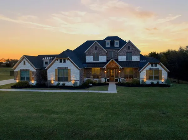 $799,999 | 332 Ledstone Court, Rockwall, TX 75032