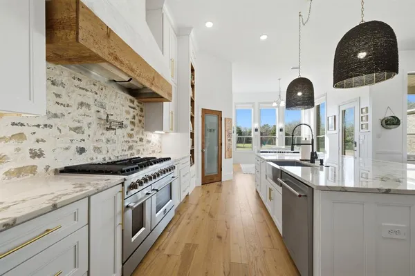 $799,999 | 332 Ledstone Court, Rockwall, TX 75032