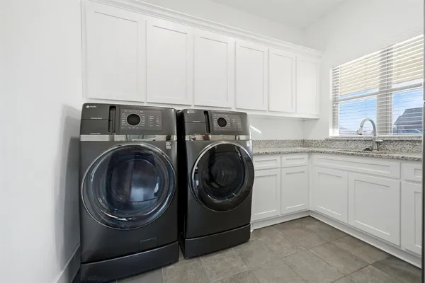 $799,999 | 332 Ledstone Court, Rockwall, TX 75032