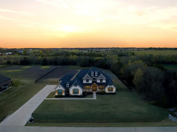 $799,999 | 332 Ledstone Court, Rockwall, TX 75032