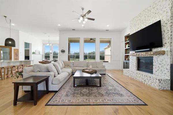 $799,999 | 332 Ledstone Court, Rockwall, TX 75032