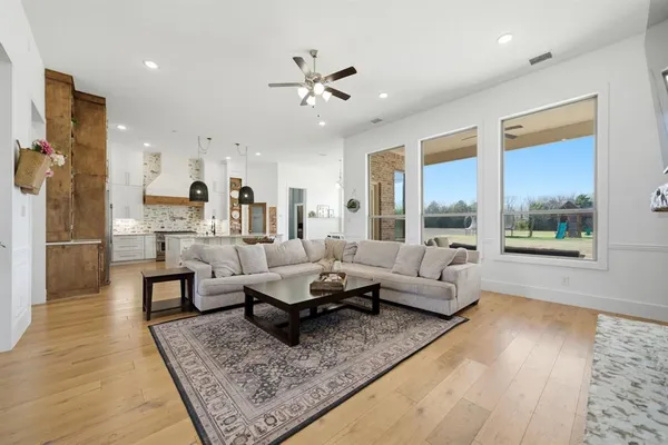 $799,999 | 332 Ledstone Court, Rockwall, TX 75032