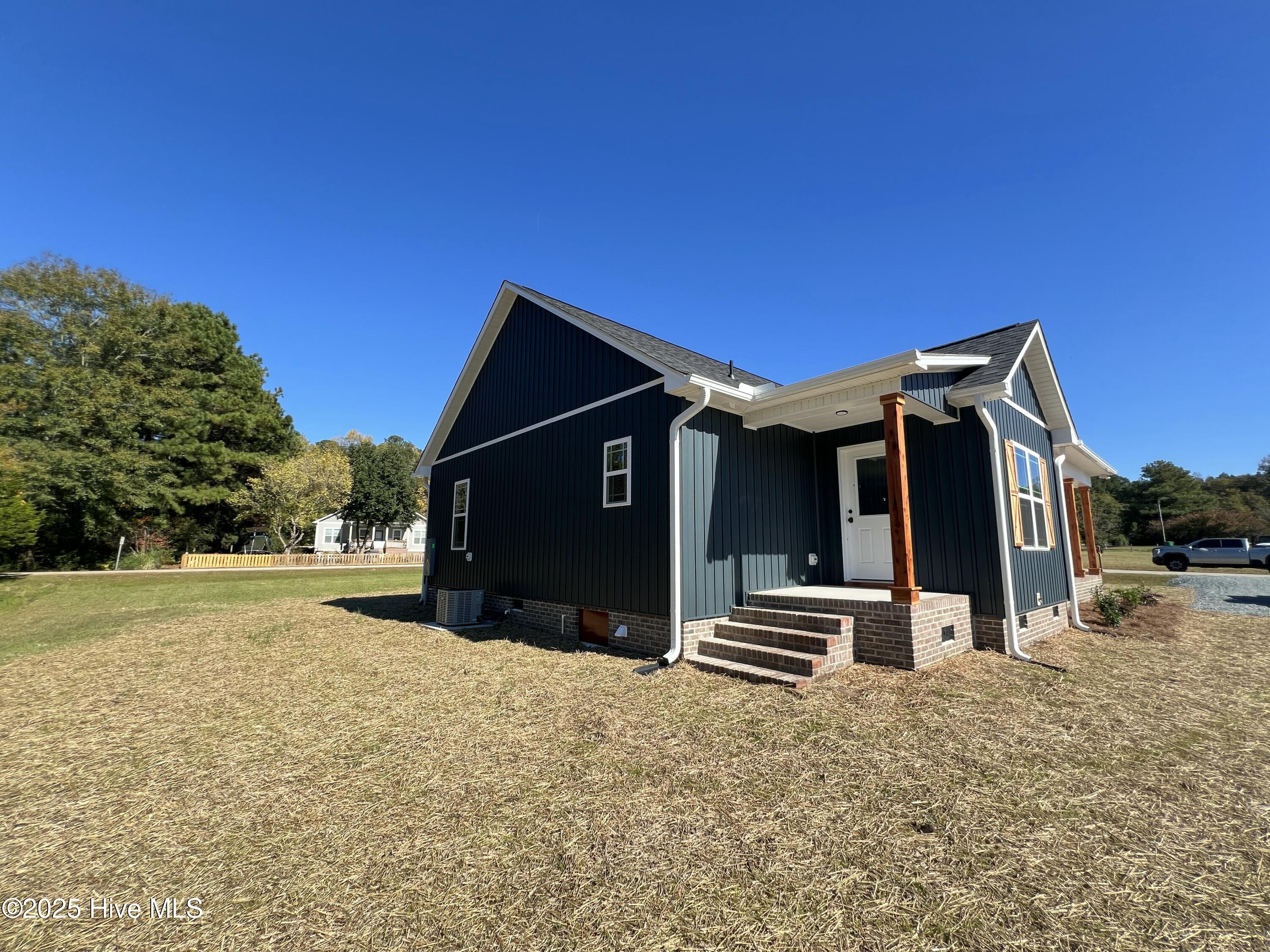 153 Hillside Street Clarkton, NC 28433 - Photo 4 of 16 IMG_4646