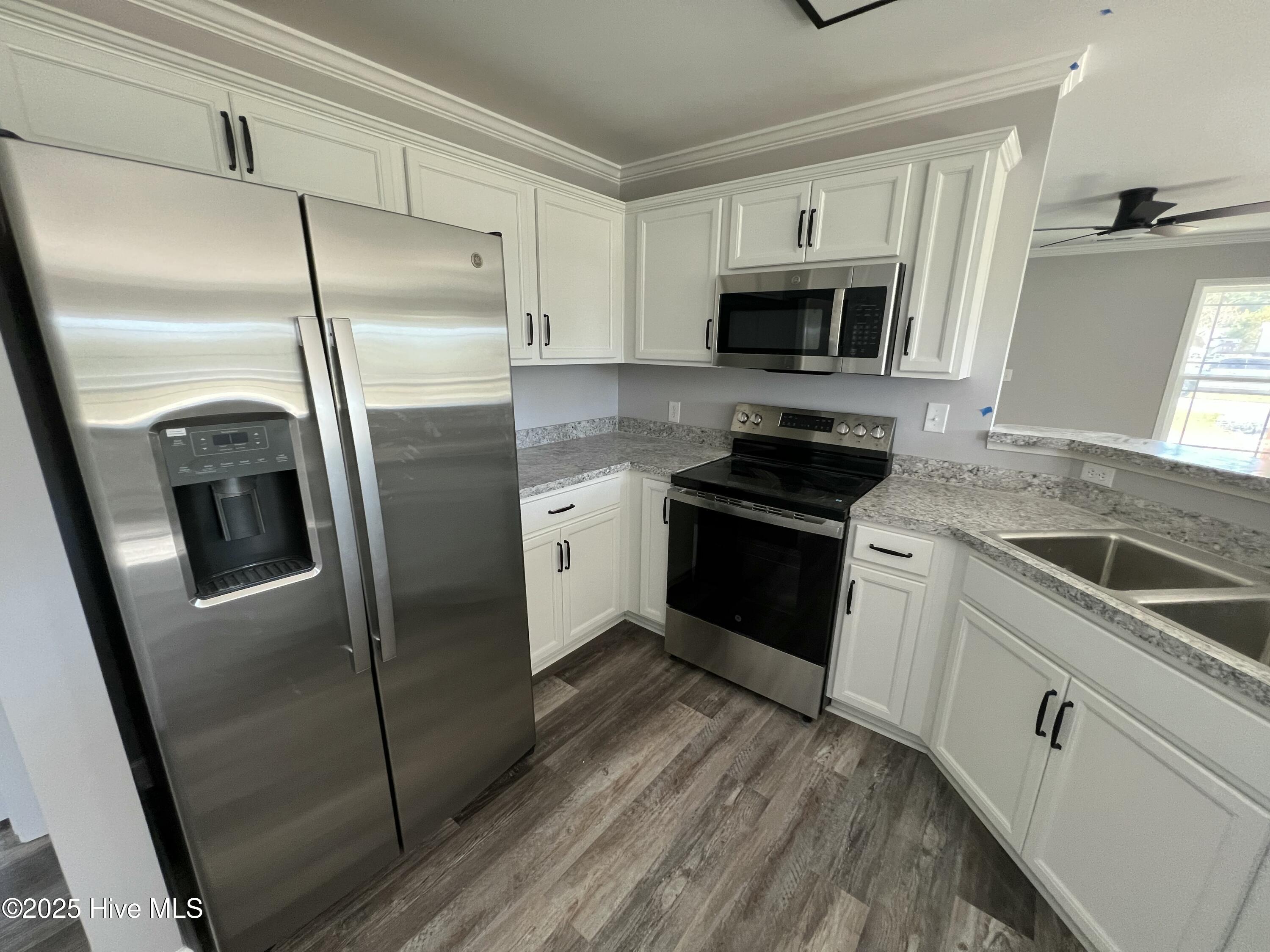 153 Hillside Street Clarkton, NC 28433 - Photo 9 of 16 IMG_4636