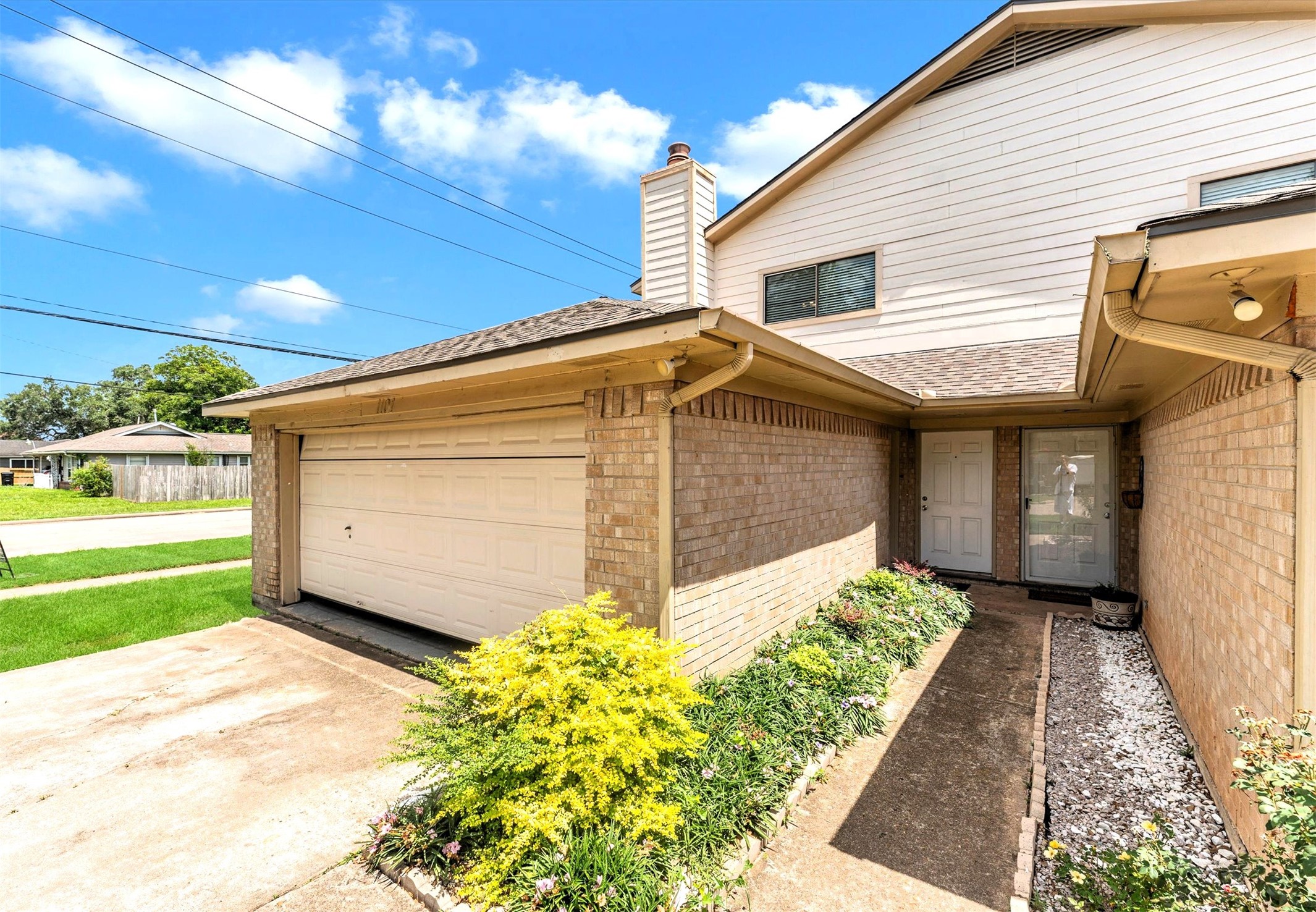 1101 Wilson Drive Rosenberg, TX 77471 - Photo 2 of 38 2 BDROOM 1.5 BATH WITH 2 CAR GARAGE! RECENT ROOF!