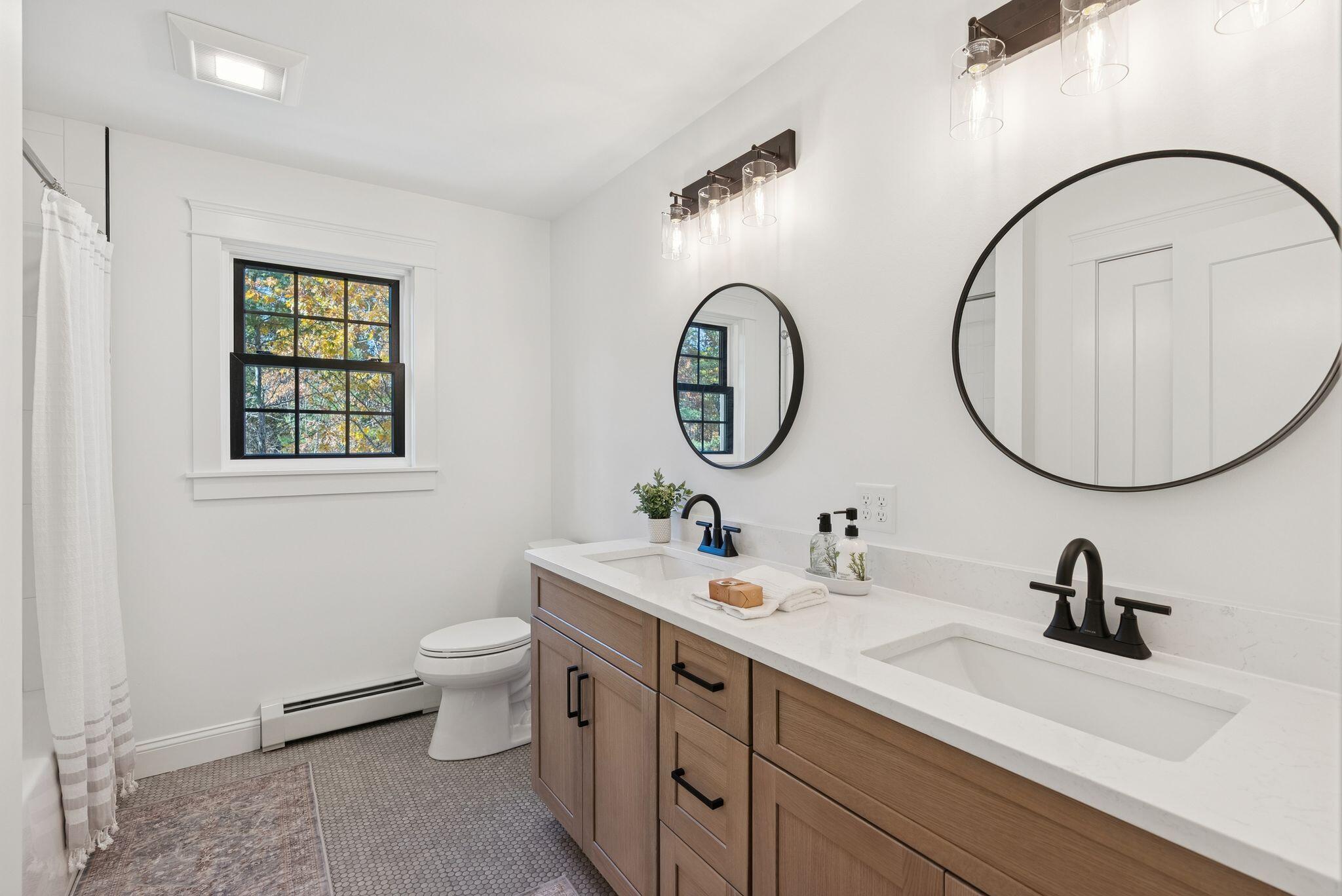 4 Furbish Lane Kennebunk, ME 04043 - Photo 23 of 56 Second Level Full Bathroom