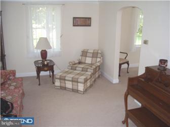 335 Wyndmoor Road Springfield, PA 19064 - Photo 2 of 12 Living Room