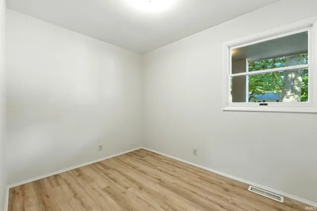 $225,000 | 124 South Maxine Drive, Ossian, IN 46777