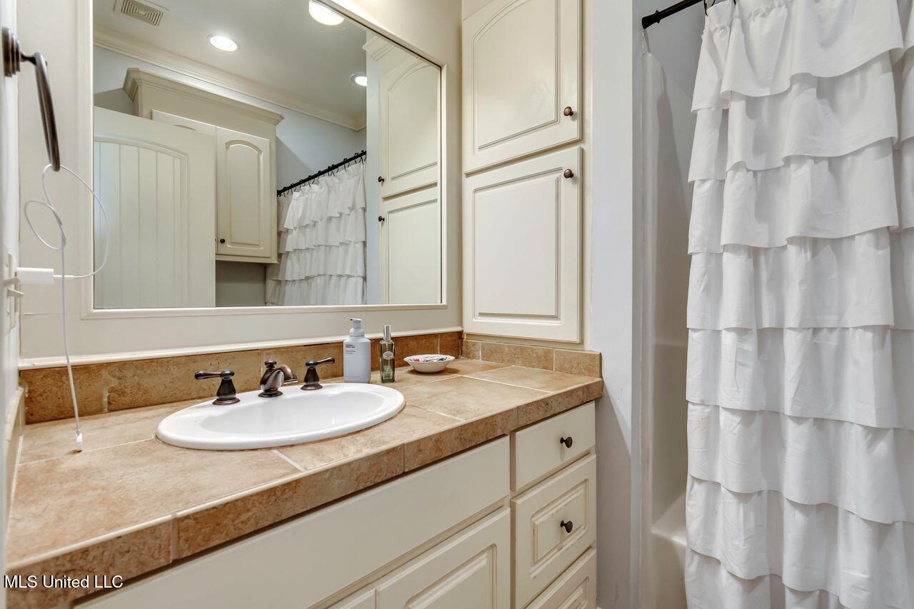 136 Sycamore Ridge Madison, MS 39110 - Photo 13 of 21 Bathroom 2 136