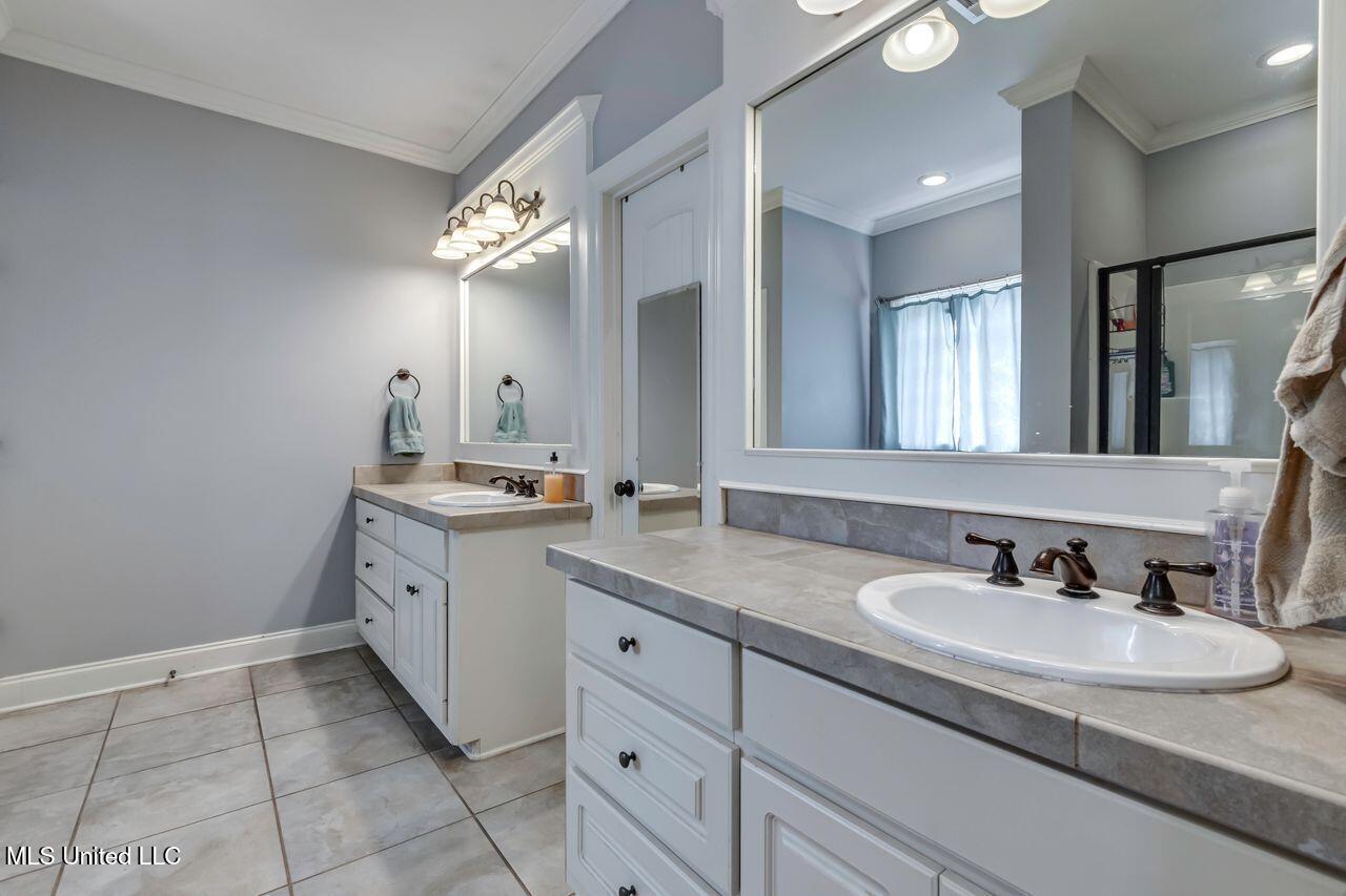 136 Sycamore Ridge Madison, MS 39110 - Photo 16 of 21 Double Vanity 136