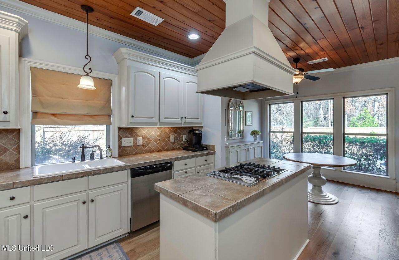 136 Sycamore Ridge Madison, MS 39110 - Photo 8 of 21 Kitchen 136 2