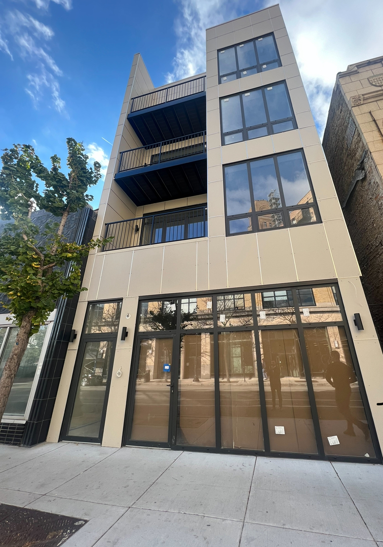 3244 North Lincoln Avenue, Unit 4 Chicago, IL 60657 - Photo 1 of 14 a view of outdoor space