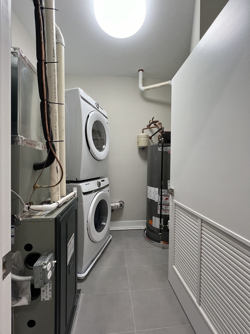 3244 North Lincoln Avenue, Unit 4 Chicago, IL 60657 - Photo 7 of 14 a view of walk in closet with clothes and shoes