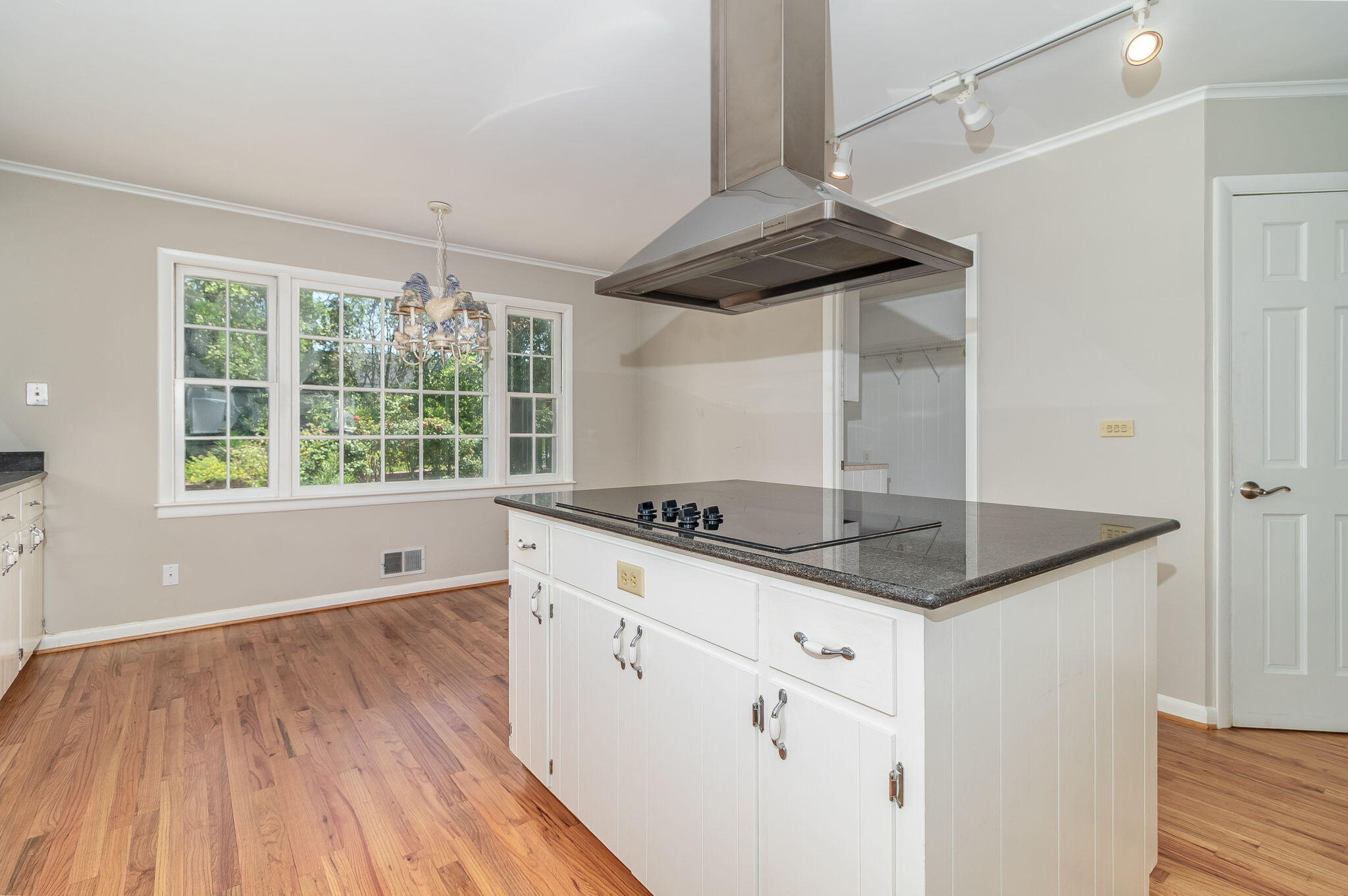 3134 Walton Way Augusta, GA 30909 - Photo 26 of 57 Granite countertops