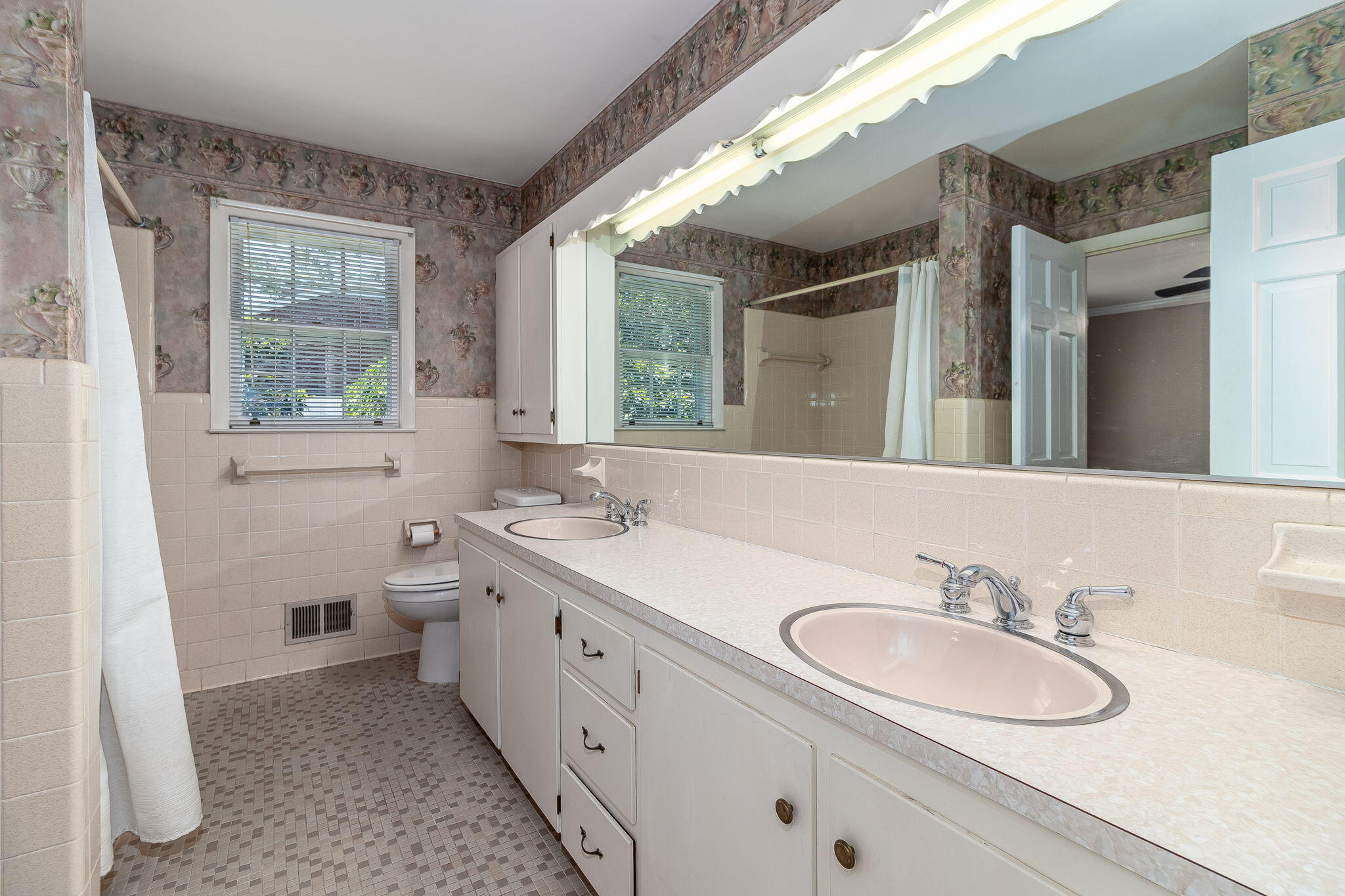 3134 Walton Way Augusta, GA 30909 - Photo 46 of 57 Shared hall bath, open to bedroom 2