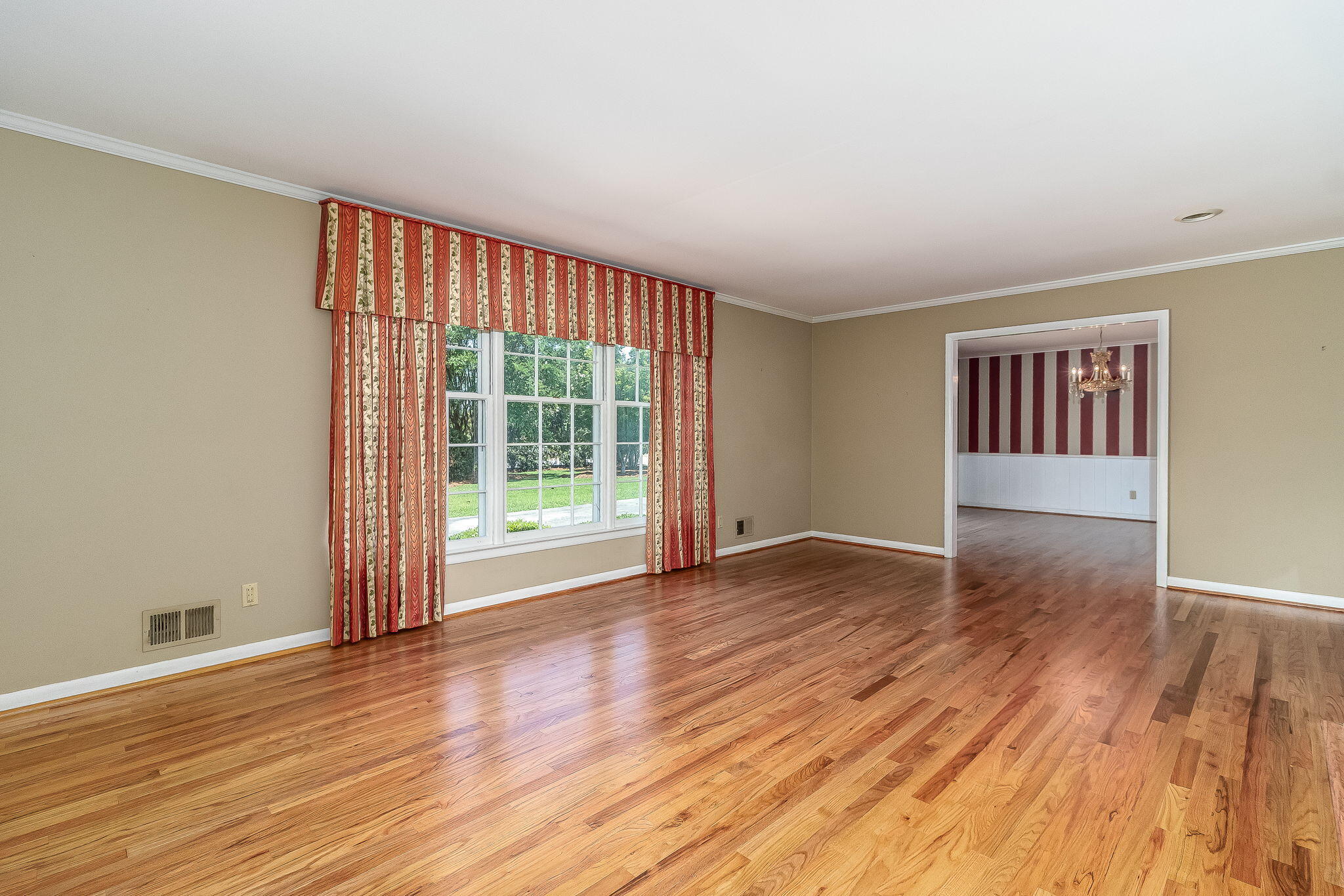 3134 Walton Way Augusta, GA 30909 - Photo 8 of 57 Large living room