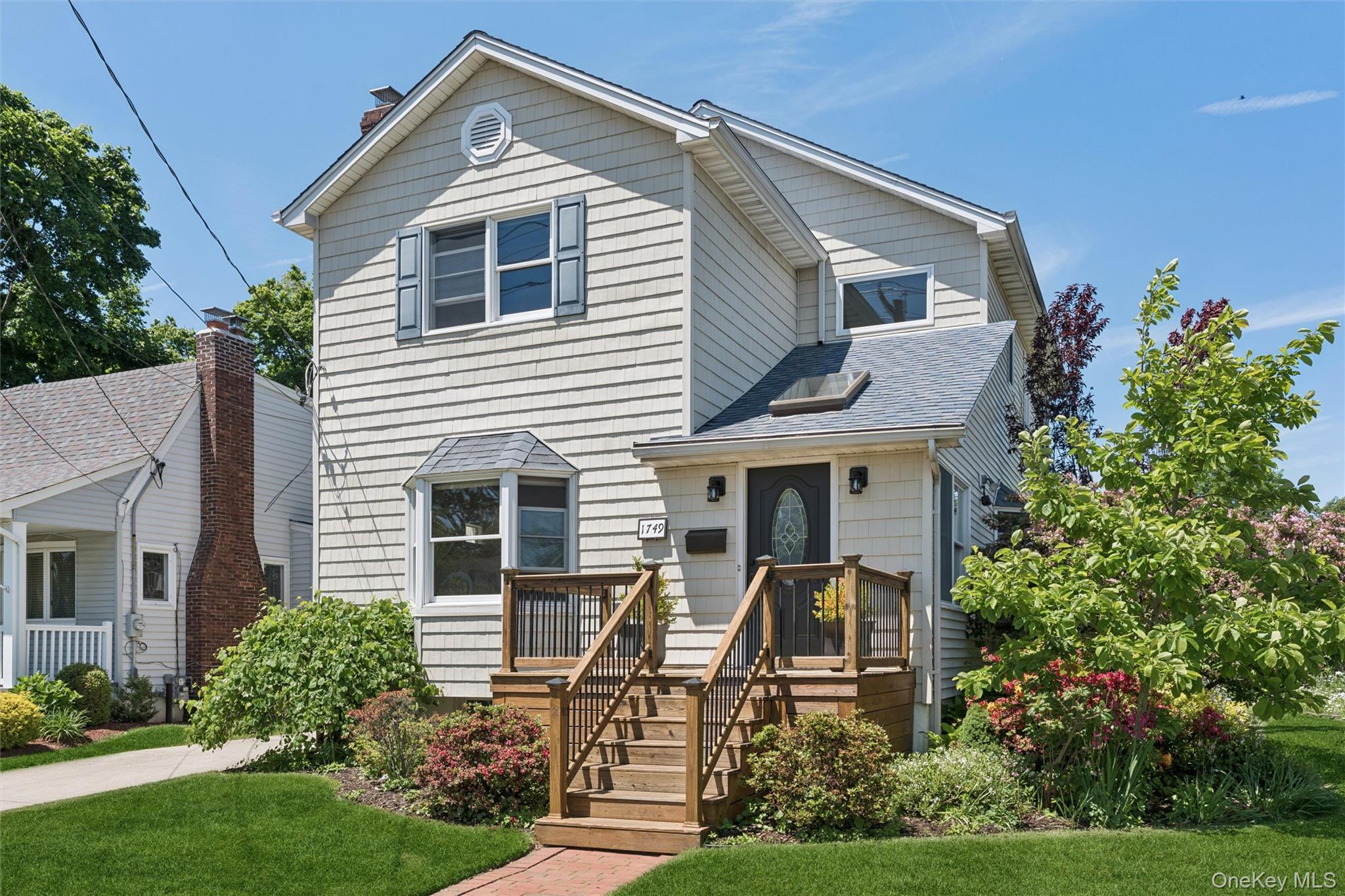 1749 Commonwealth Avenue Merrick, NY 11566 - Photo 2 of 32