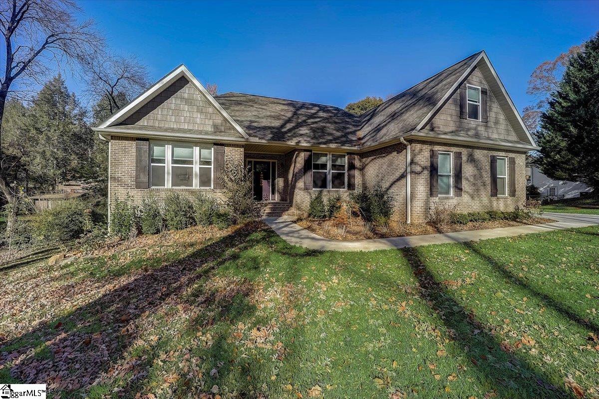 4 West Chaucer Road Greenville, SC 29617 - Photo 1 of 31 Gallery Image 1