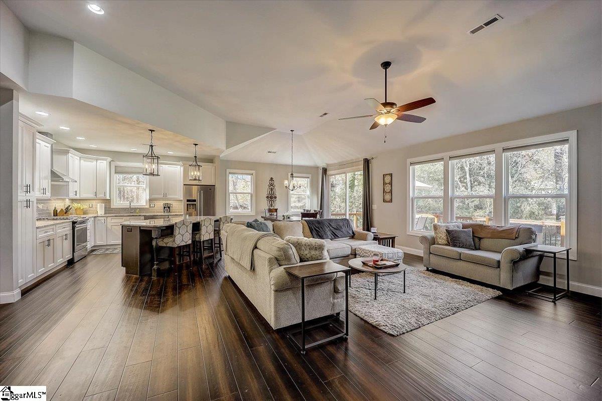 4 West Chaucer Road Greenville, SC 29617 - Photo 4 of 31 Gallery Image 4