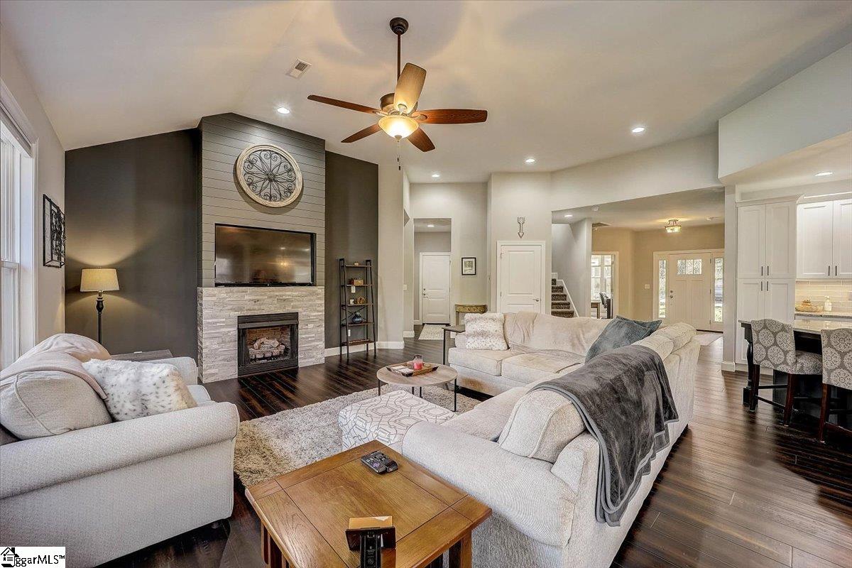 4 West Chaucer Road Greenville, SC 29617 - Photo 5 of 31 Gallery Image 5