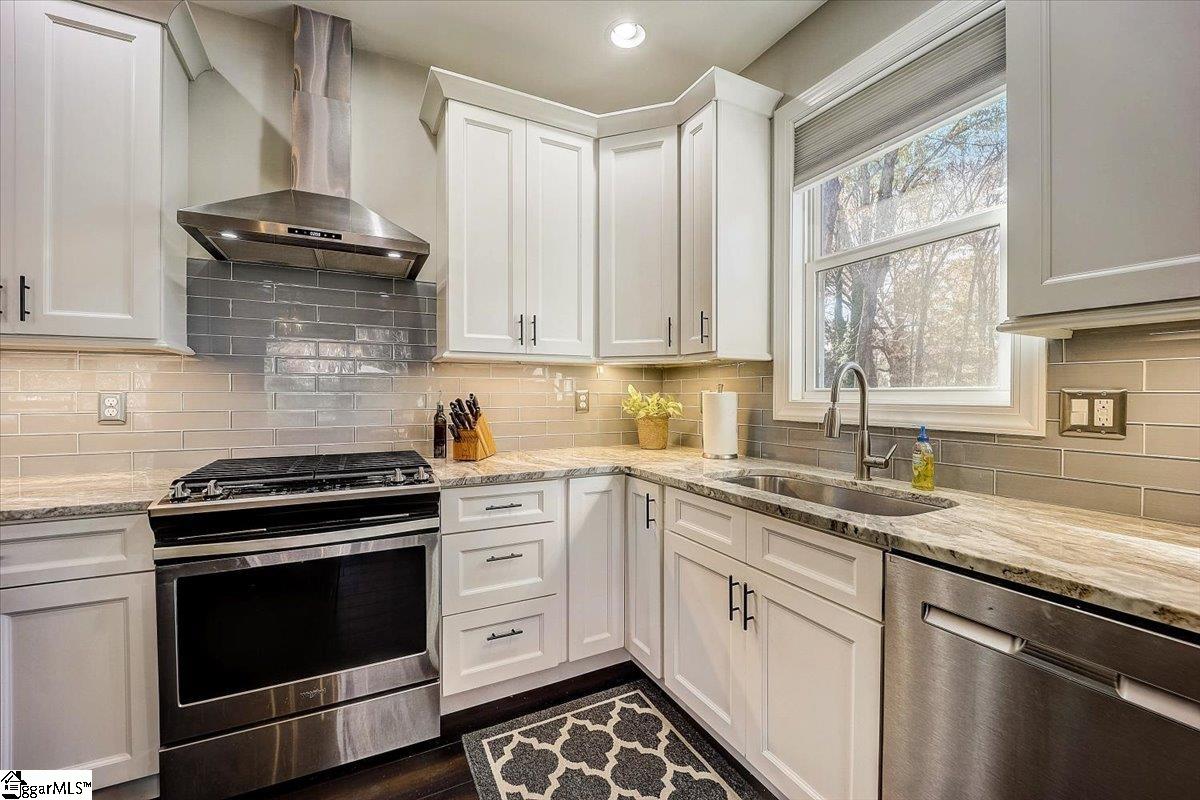 4 West Chaucer Road Greenville, SC 29617 - Photo 9 of 31 Gallery Image 9
