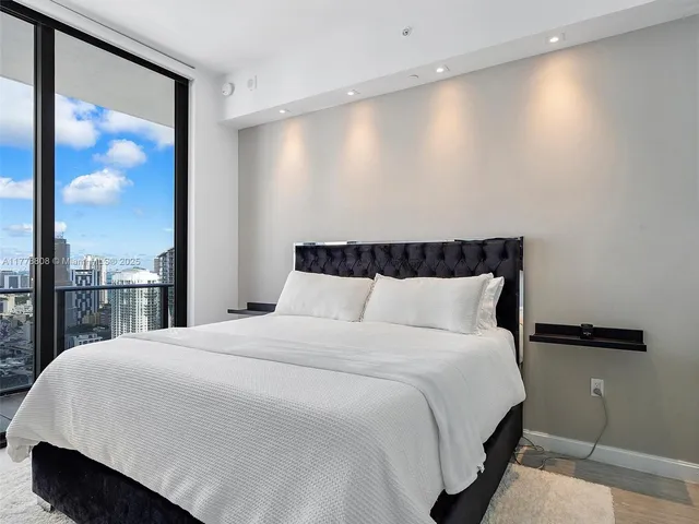 $1,199,000 | 55 Southwest 9th Street, Unit 4309, Miami, FL 33130