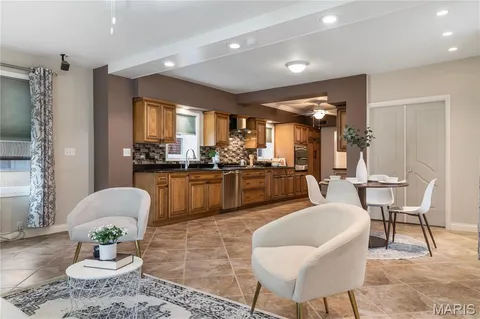 $435,000 | 5638 Murdoch Avenue, St. Louis, MO 63109