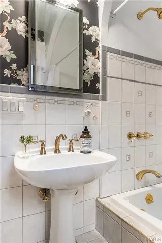 $435,000 | 5638 Murdoch Avenue, St. Louis, MO 63109