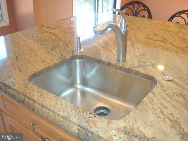 24 Dickens Square Lutherville-Timonium, MD 21093 - Photo 12 of 30 Kitchen