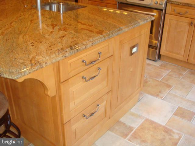 24 Dickens Square Lutherville-Timonium, MD 21093 - Photo 14 of 30 Kitchen