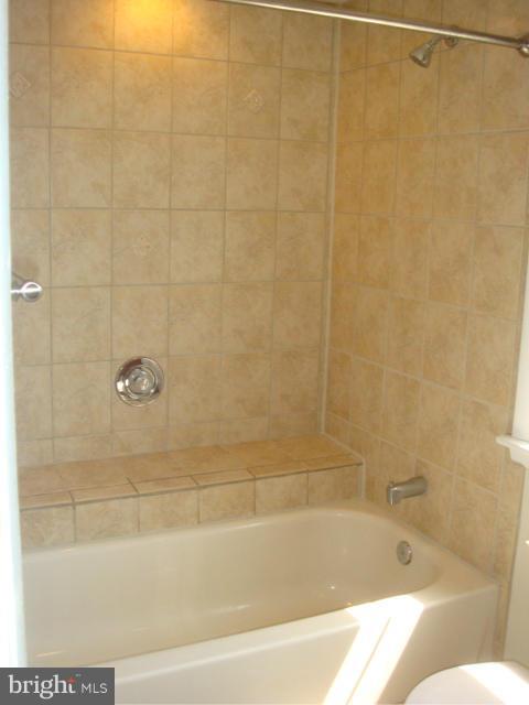 24 Dickens Square Lutherville-Timonium, MD 21093 - Photo 23 of 30 Bath