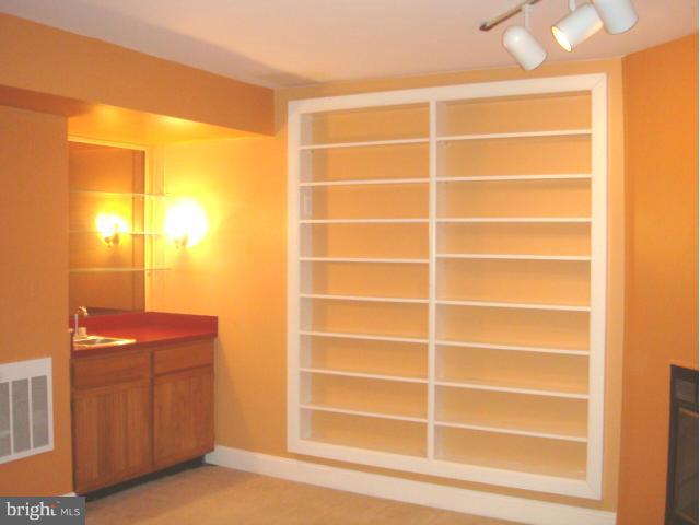24 Dickens Square Lutherville-Timonium, MD 21093 - Photo 25 of 30 Family Room