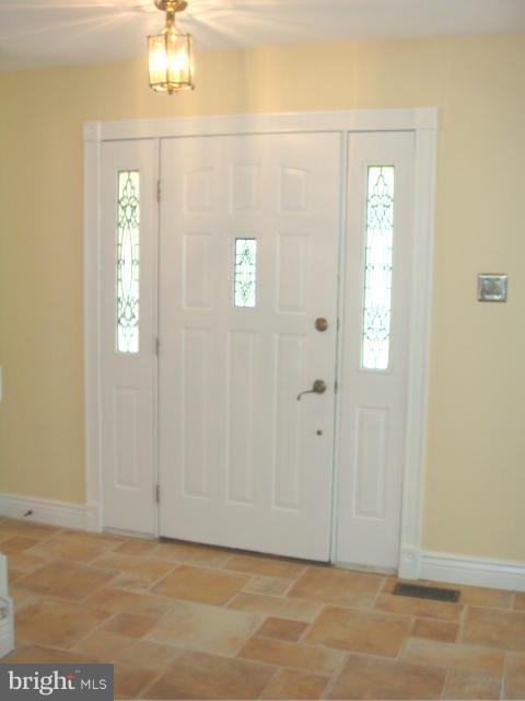24 Dickens Square Lutherville-Timonium, MD 21093 - Photo 4 of 30 Interior (General)