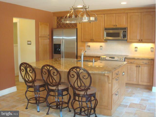 24 Dickens Square Lutherville-Timonium, MD 21093 - Photo 8 of 30 Kitchen