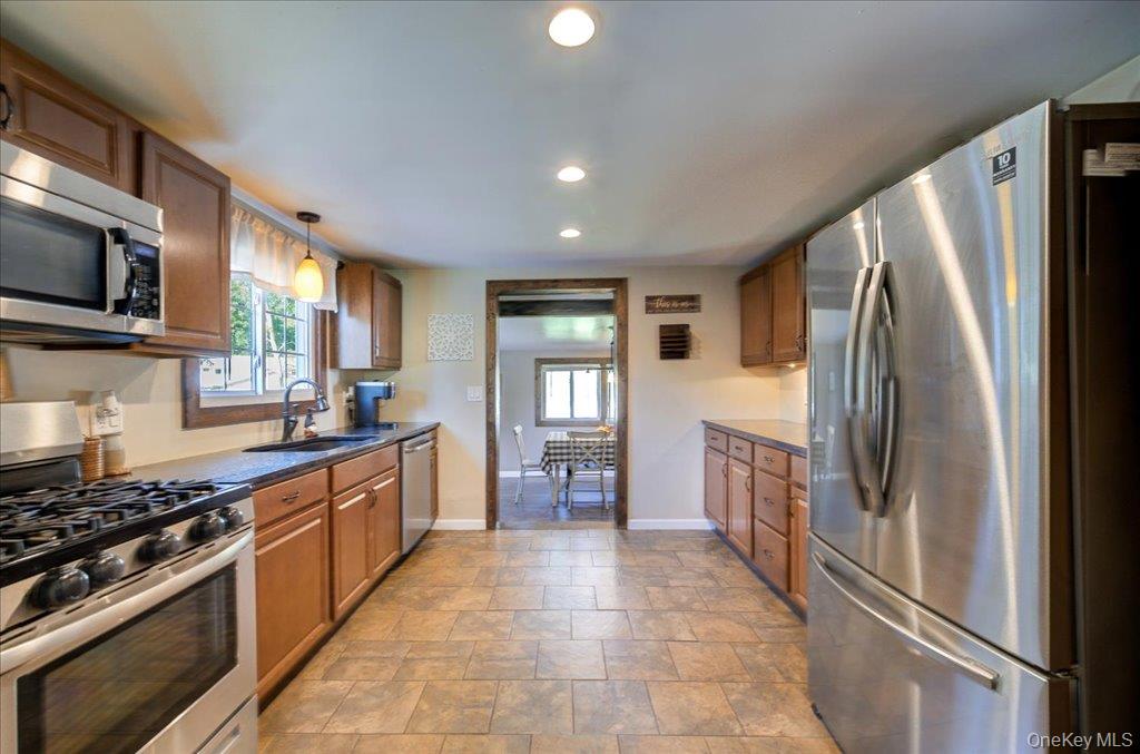 63 Martin Road Pleasant Valley, NY 12569 - Photo 5 of 30