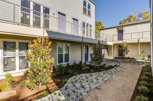 $1,150 | 2902 Douglas Avenue, Unit 211, Dallas, TX 75219