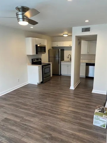 $1,150 | 2902 Douglas Avenue, Unit 211, Dallas, TX 75219