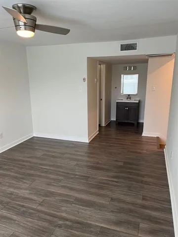 $1,150 | 2902 Douglas Avenue, Unit 211, Dallas, TX 75219