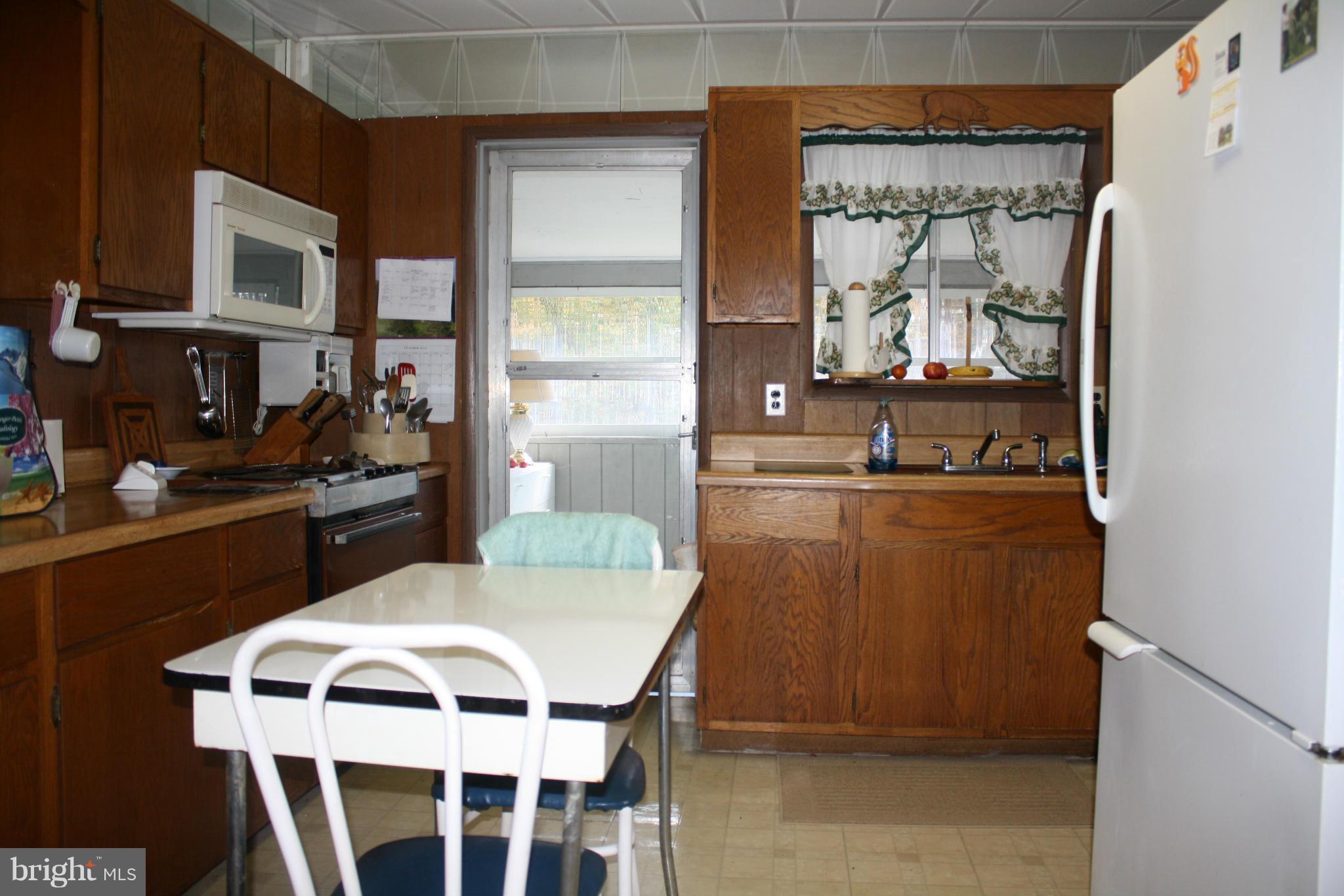 6603 Virginia Line Road Berkeley Springs, WV 25411 - Photo 11 of 20 Kitchen