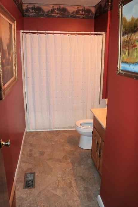 161 Findlay Subdivision Road Sparta, TN 38583 - Photo 16 of 20 Hallway Bathroom