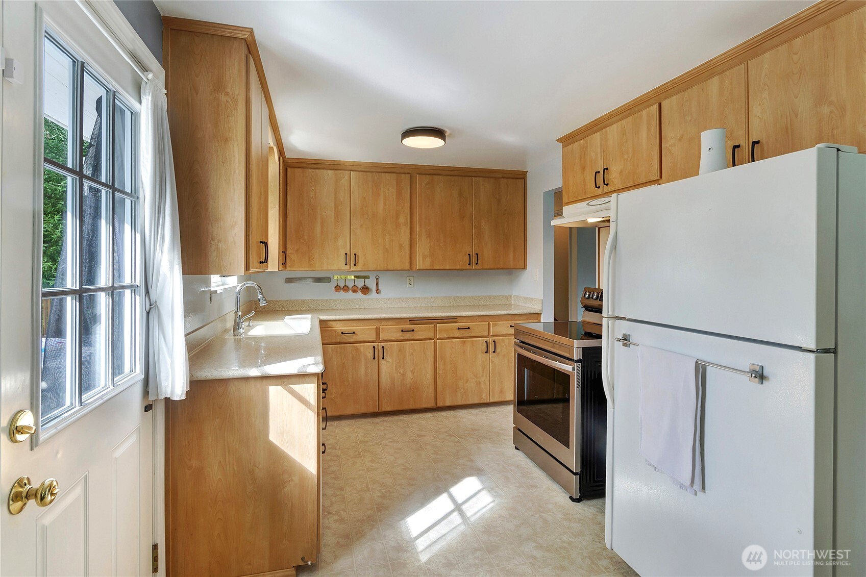 13235 Patriot Way Renton, WA 98059 - Photo 7 of 21