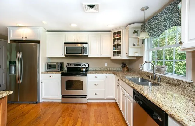 $3,400 | 1 Leland Point Drive, Portsmouth, RI 02871