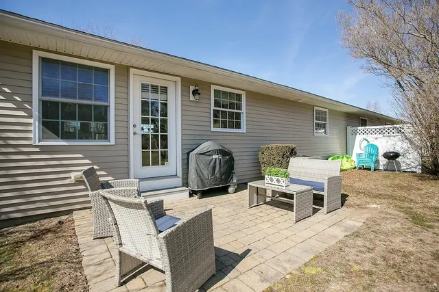 $3,400 | 1 Leland Point Drive, Portsmouth, RI 02871