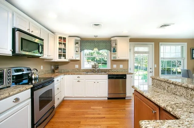 $3,400 | 1 Leland Point Drive, Portsmouth, RI 02871