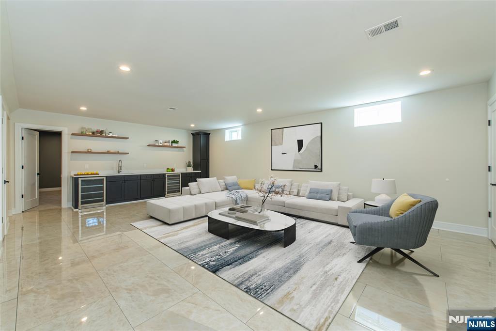 778 Wynetta Place Paramus, NJ 07652 - Photo 34 of 44 Gallery Image 34