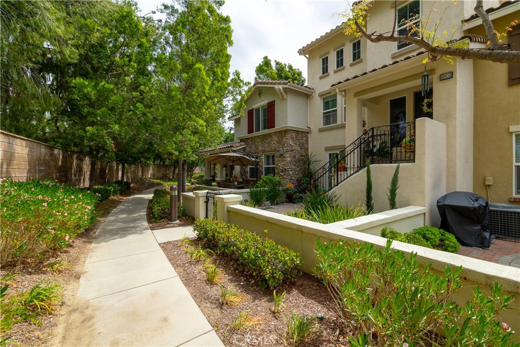 40038 Spring Pl Court Temecula, CA 92591 - Photo 3 of 27