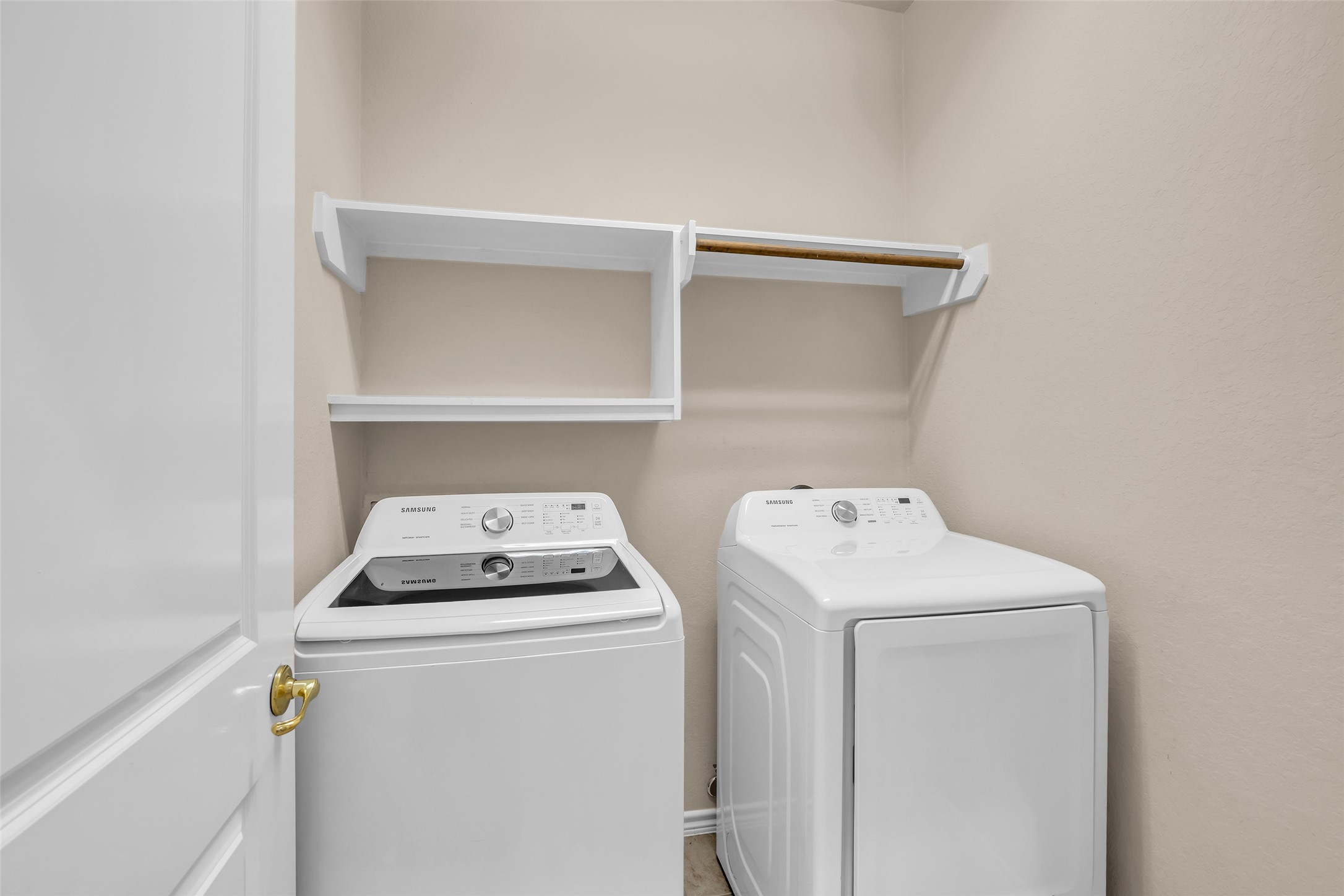 629 Spring Forest Drive Conroe, TX 77302 - Photo 26 of 38 a utility room with dryer and washer