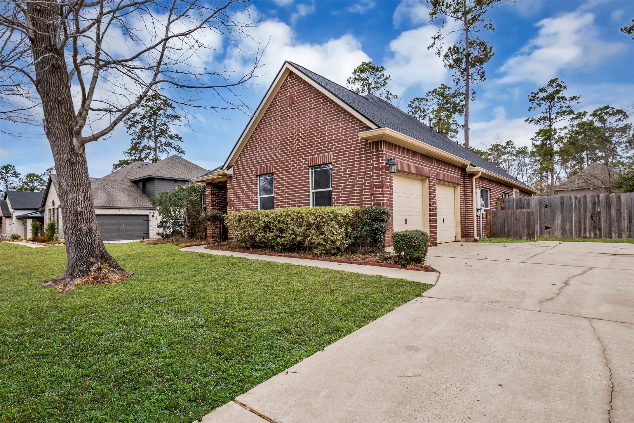 629 Spring Forest Drive Conroe, TX 77302 - Photo 31 of 38 a front view of a house with a garden